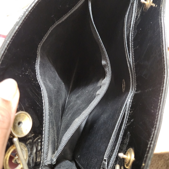 COA Vintage Black Quilted Patent Leather Chanel Tote. - Picture 9 of 16
